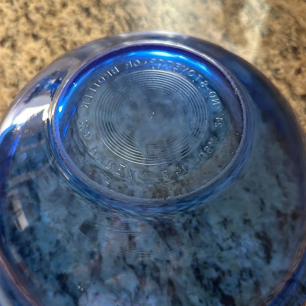 RARE Vintage Cobalt blue Pyrex 2.5 L Bowl baking/mixing/storage